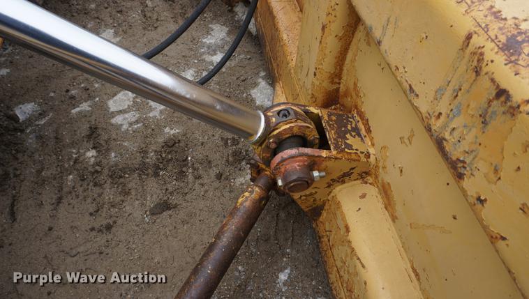 image for item DE3228 1983 International TD12 dozer