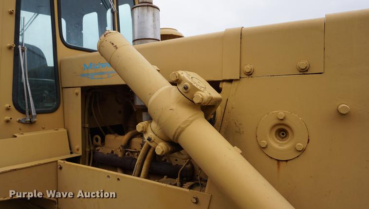 image for item DE3228 1983 International TD12 dozer