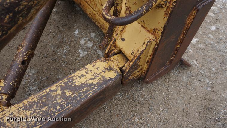 image for item DE3228 1983 International TD12 dozer