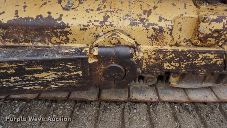 image for item DE3228 1983 International TD12 dozer