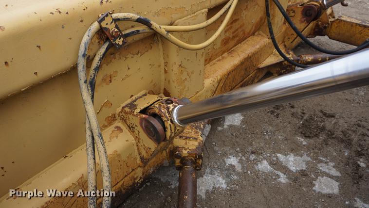 image for item DE3228 1983 International TD12 dozer