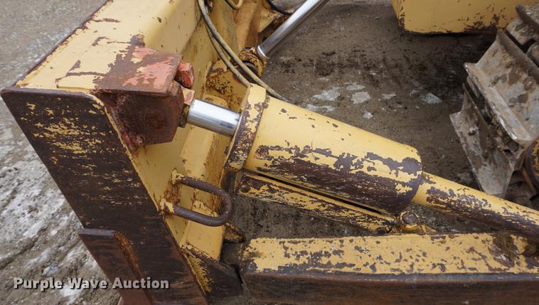 image for item DE3228 1983 International TD12 dozer