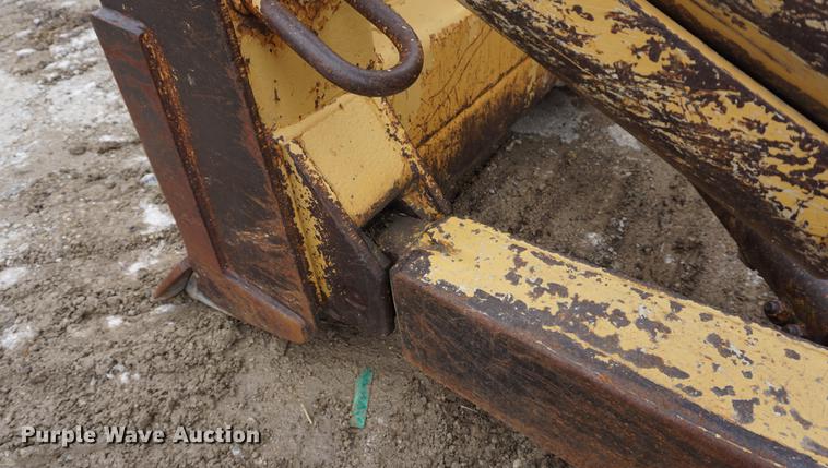 image for item DE3228 1983 International TD12 dozer