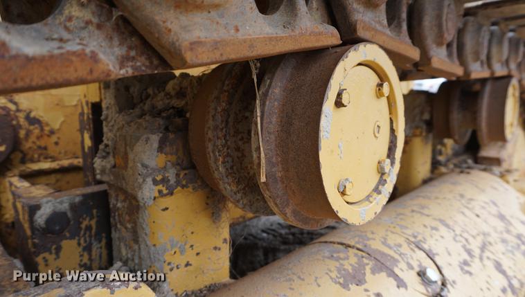 image for item DE3228 1983 International TD12 dozer
