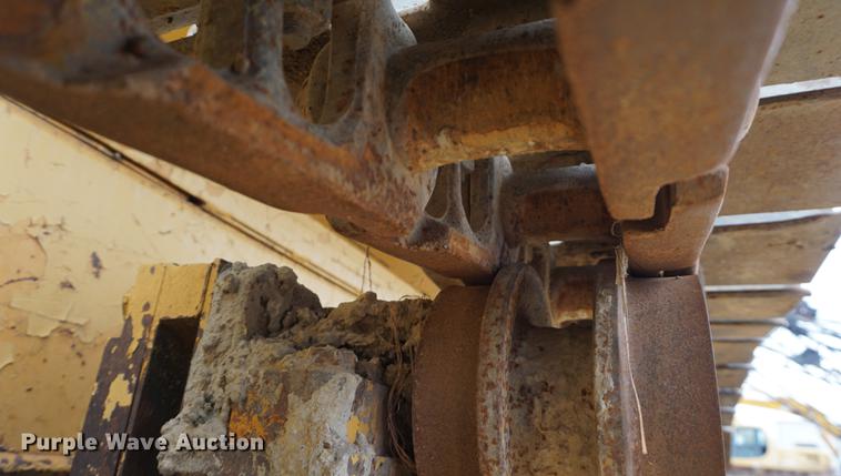 image for item DE3228 1983 International TD12 dozer