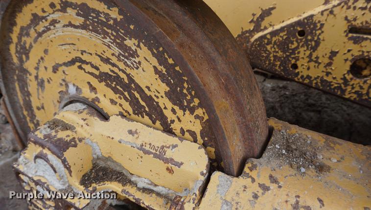 image for item DE3228 1983 International TD12 dozer