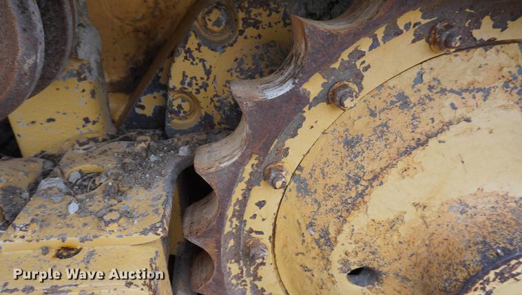 image for item DE3228 1983 International TD12 dozer