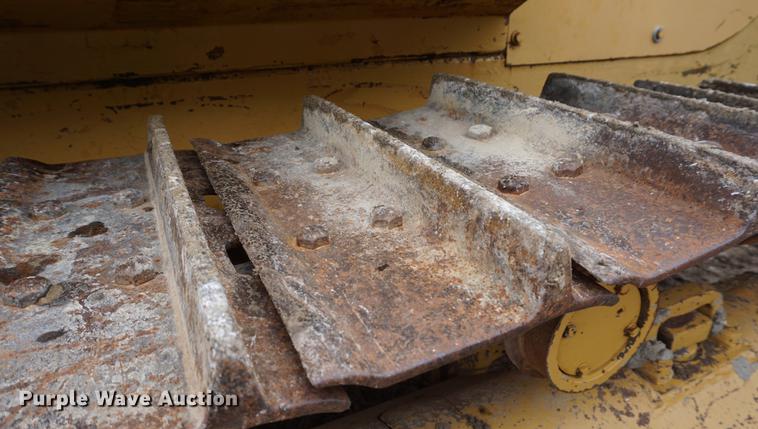 image for item DE3228 1983 International TD12 dozer