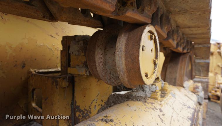 image for item DE3228 1983 International TD12 dozer