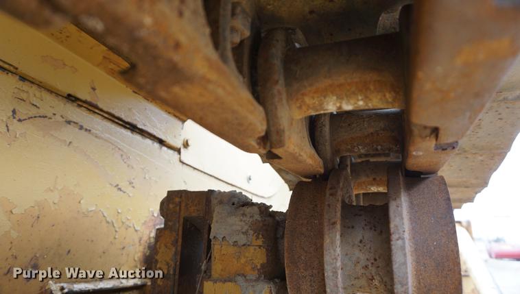 image for item DE3228 1983 International TD12 dozer