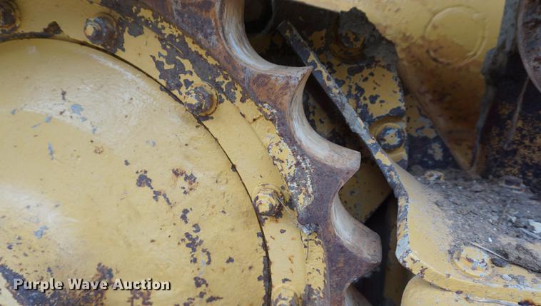 image for item DE3228 1983 International TD12 dozer