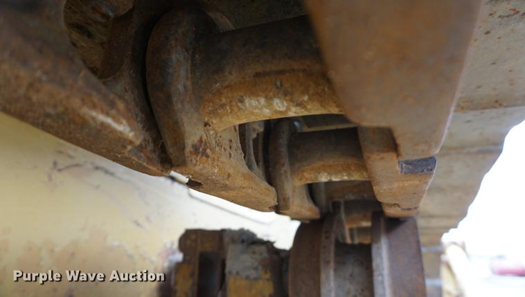 image for item DE3228 1983 International TD12 dozer