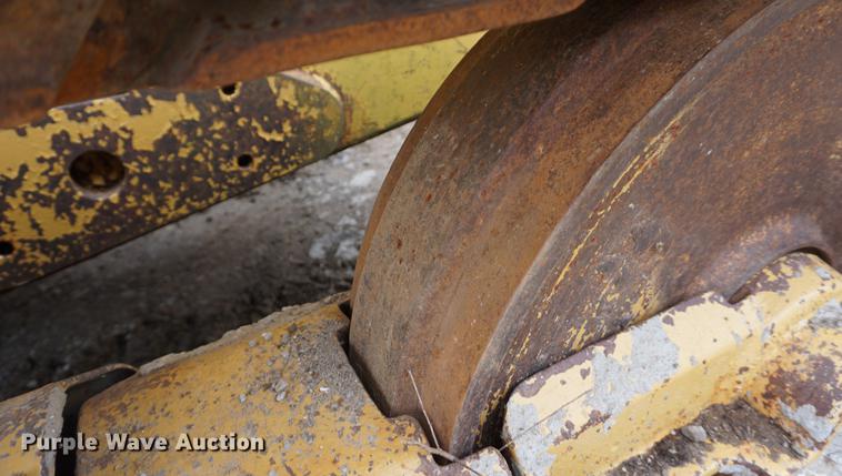 image for item DE3228 1983 International TD12 dozer