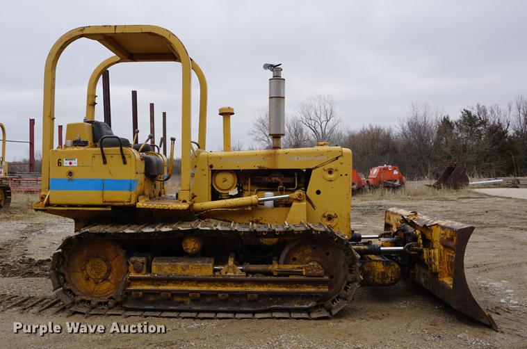 image for item DE3230 1976 International TD7E dozer