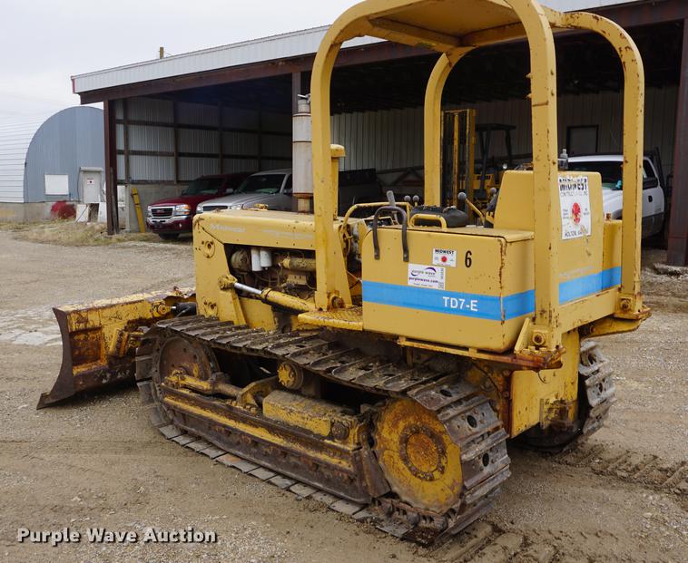 image for item DE3230 1976 International TD7E dozer