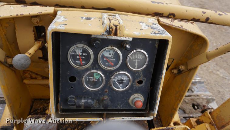 image for item DE3230 1976 International TD7E dozer