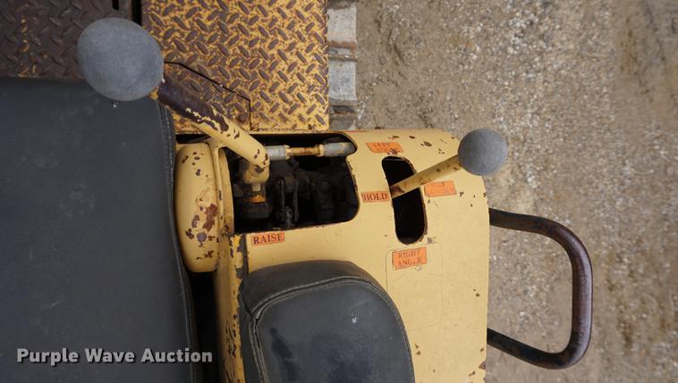 image for item DE3230 1976 International TD7E dozer