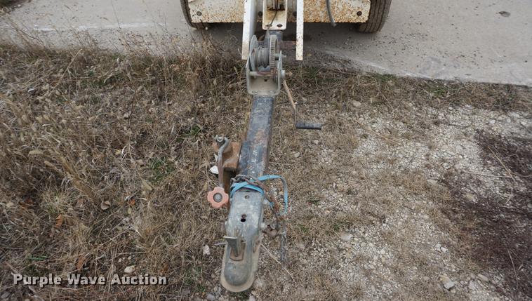 image for item DE3232 1993 Coleman Engineering MH4000RDKH light plant