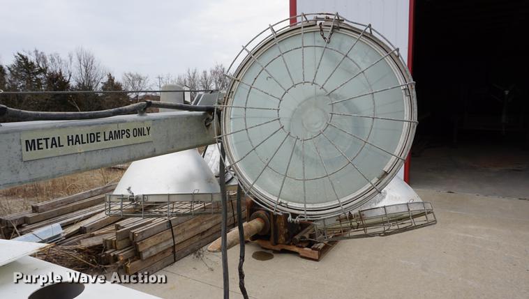 image for item DE3232 1993 Coleman Engineering MH4000RDKH light plant