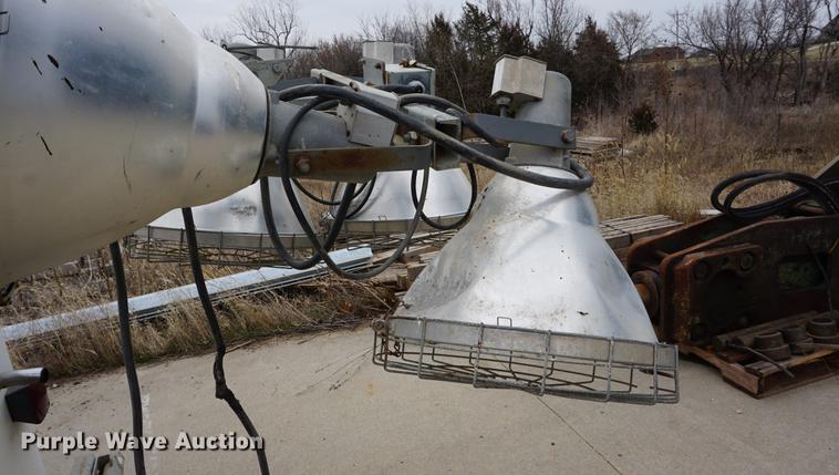 image for item DE3232 1993 Coleman Engineering MH4000RDKH light plant