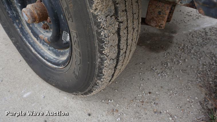 image for item DE3232 1993 Coleman Engineering MH4000RDKH light plant