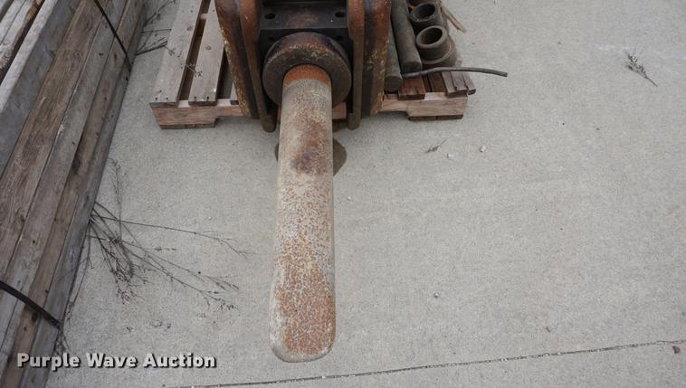 image for item DE3233 Kent hydraulic breaker