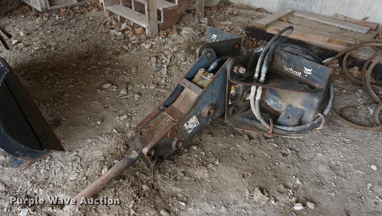 image for item DE3236 Bobcat hydraulic breaker