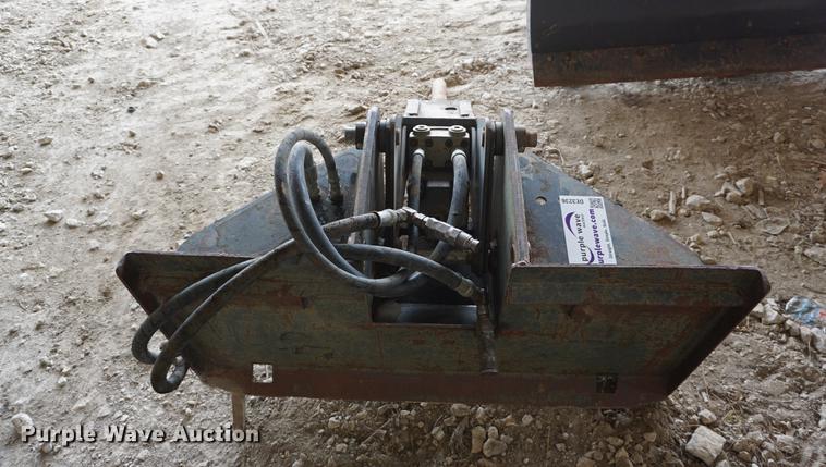 image for item DE3236 Bobcat hydraulic breaker