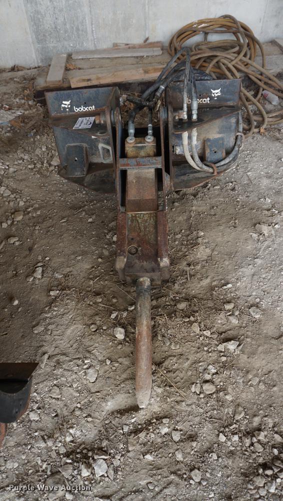 image for item DE3236 Bobcat hydraulic breaker