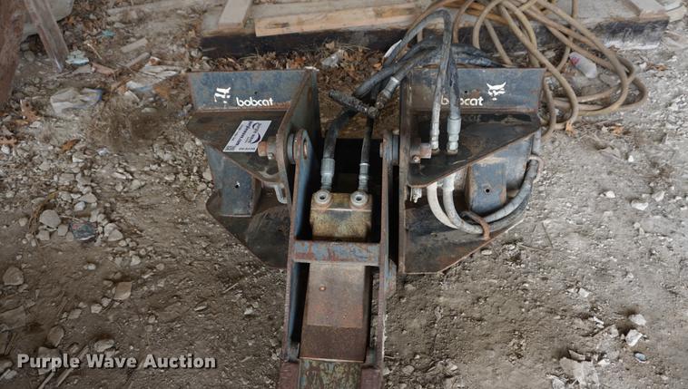 image for item DE3236 Bobcat hydraulic breaker