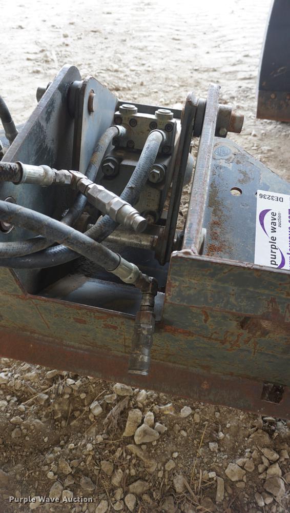 image for item DE3236 Bobcat hydraulic breaker