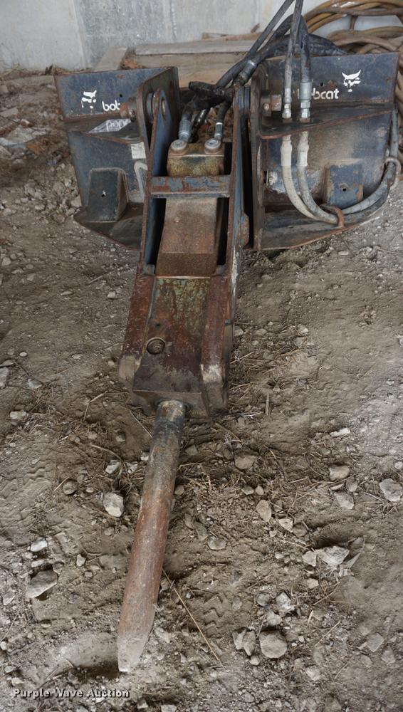 image for item DE3236 Bobcat hydraulic breaker