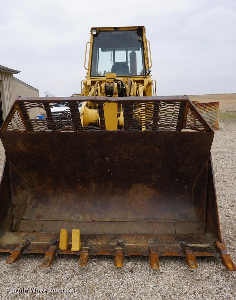 image for item DE3243 1988 Caterpillar 963 track loader