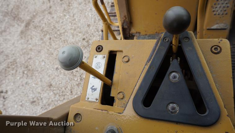 image for item DE3243 1988 Caterpillar 963 track loader