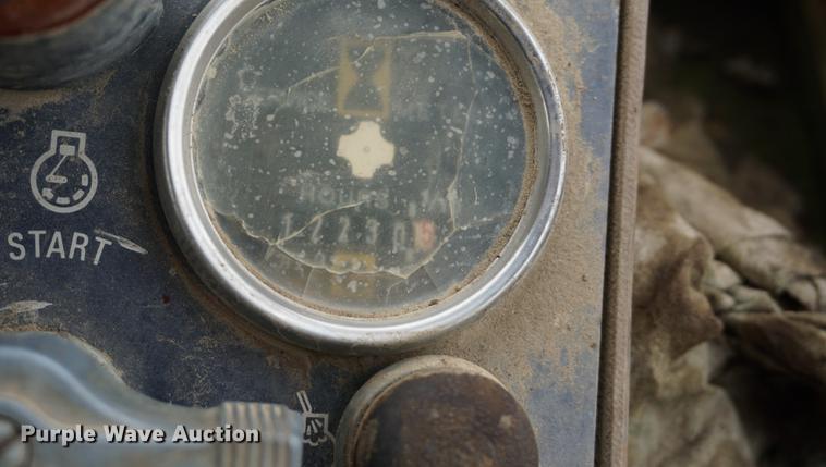 image for item DE3243 1988 Caterpillar 963 track loader