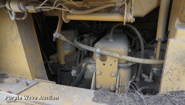 image for item DE3243 1988 Caterpillar 963 track loader