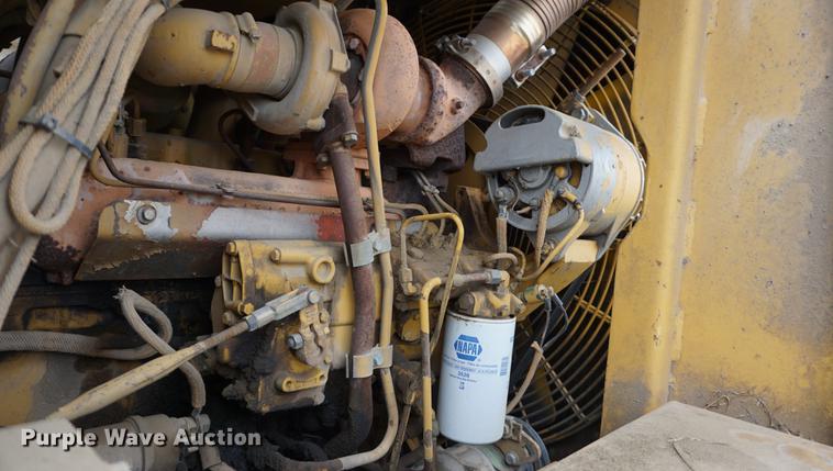 image for item DE3243 1988 Caterpillar 963 track loader