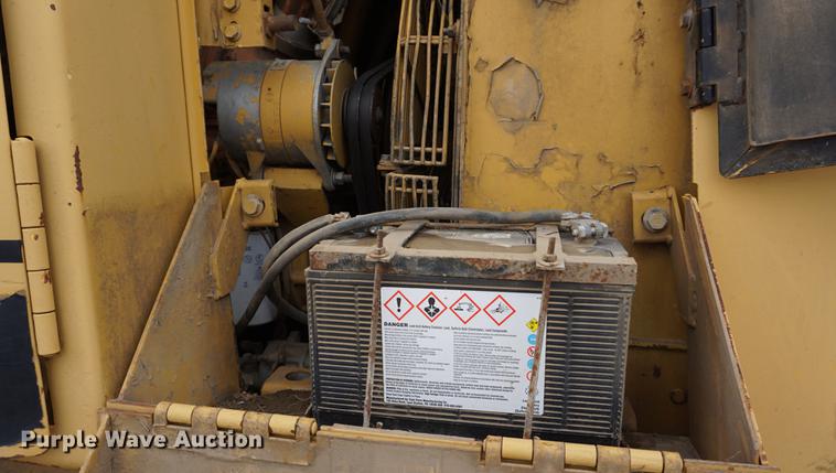 image for item DE3243 1988 Caterpillar 963 track loader