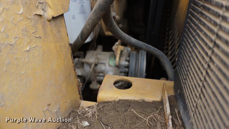 image for item DE3243 1988 Caterpillar 963 track loader