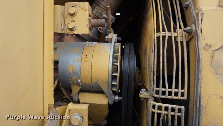 image for item DE3243 1988 Caterpillar 963 track loader