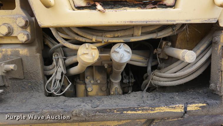 image for item DE3243 1988 Caterpillar 963 track loader