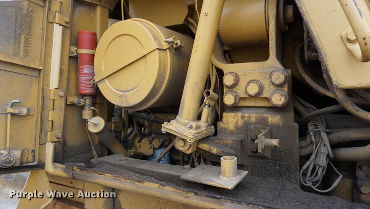 image for item DE3243 1988 Caterpillar 963 track loader