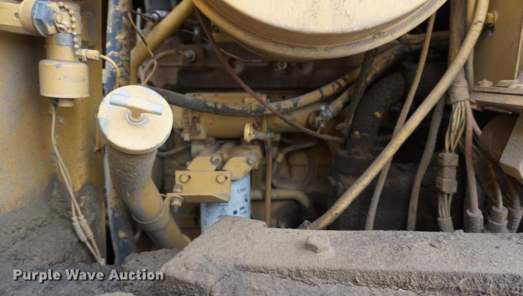 image for item DE3243 1988 Caterpillar 963 track loader