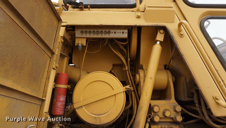 image for item DE3243 1988 Caterpillar 963 track loader