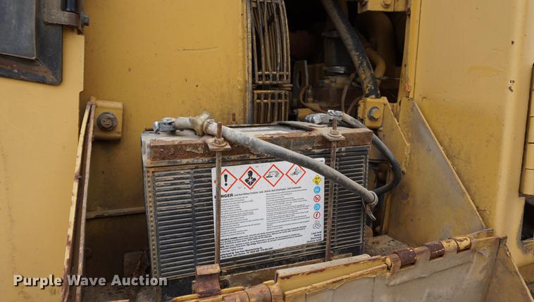 image for item DE3243 1988 Caterpillar 963 track loader