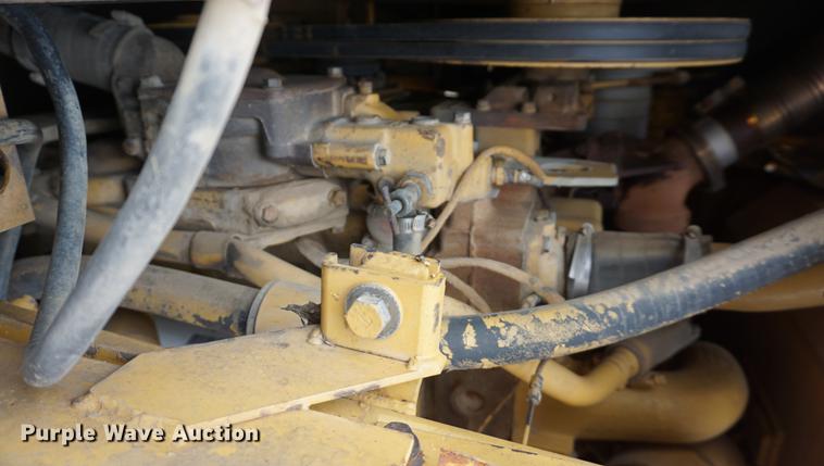 image for item DE3243 1988 Caterpillar 963 track loader