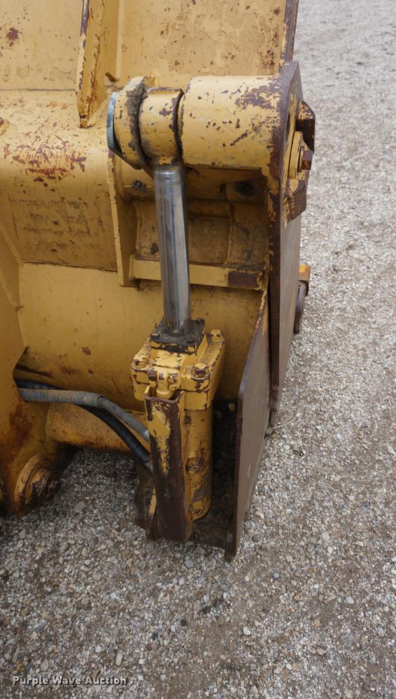 image for item DE3243 1988 Caterpillar 963 track loader