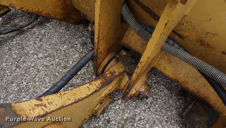 image for item DE3243 1988 Caterpillar 963 track loader