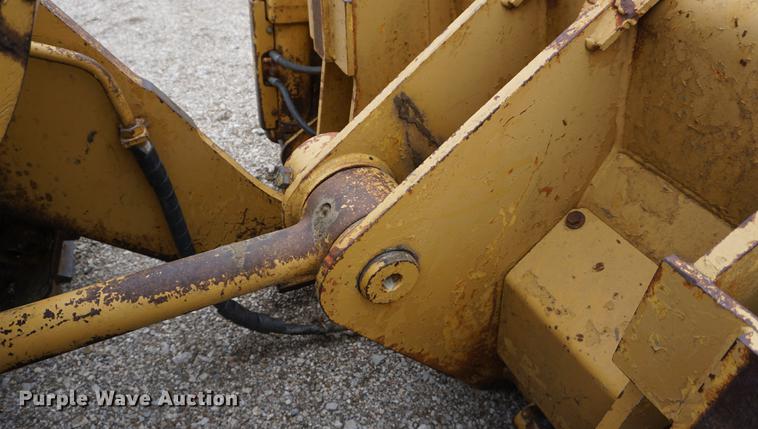 image for item DE3243 1988 Caterpillar 963 track loader