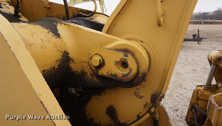 image for item DE3243 1988 Caterpillar 963 track loader